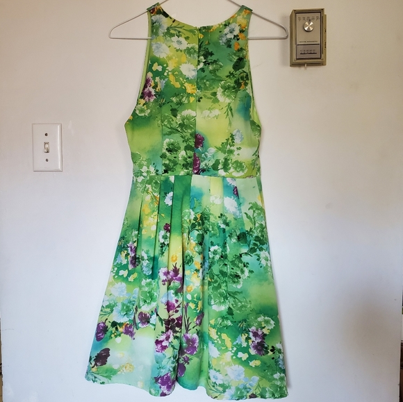 Green Floral Dress - Picture 3 of 4